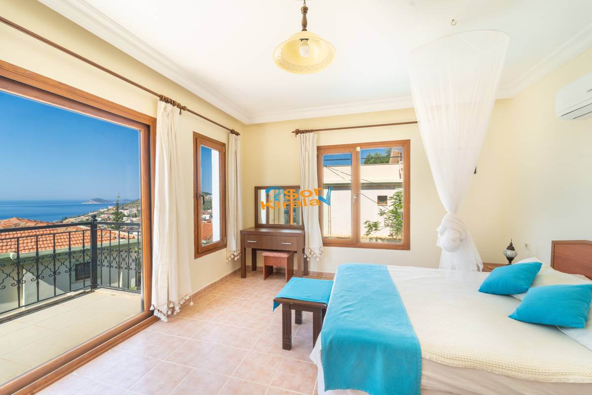 Kalkan Merkezde 4+1 Villa JASMİN
