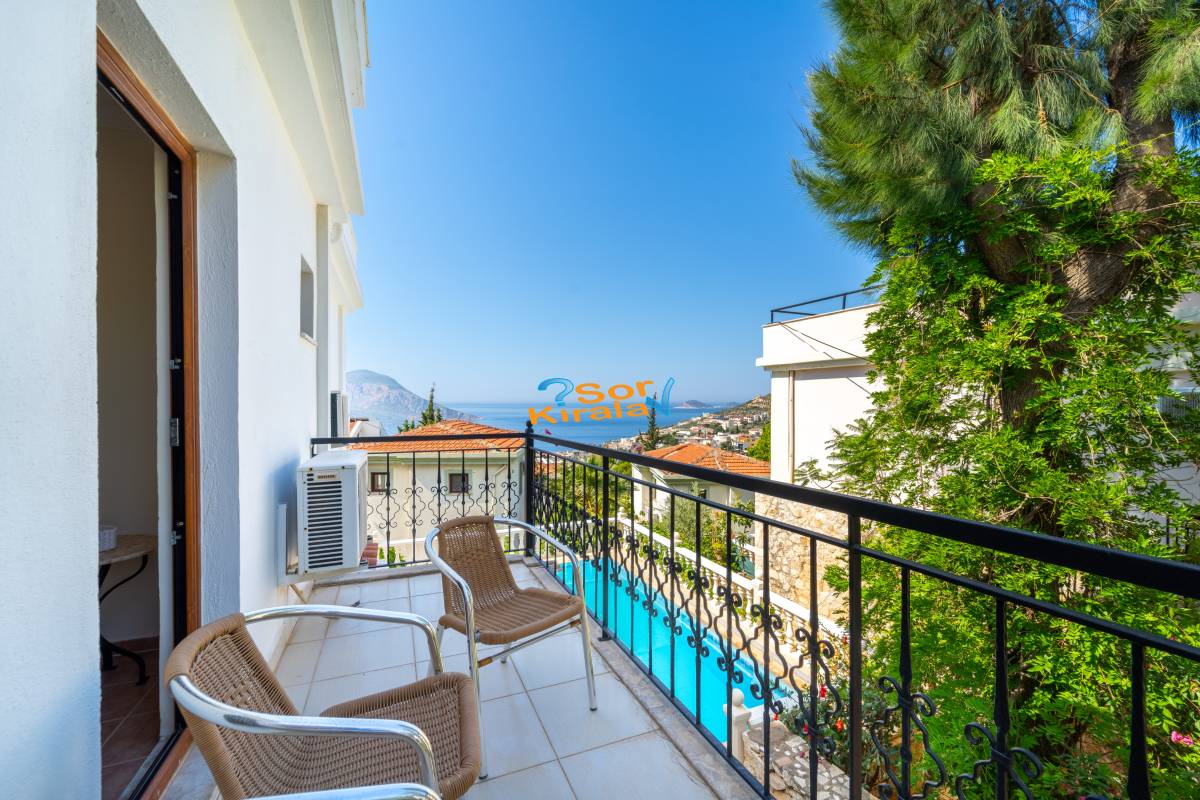 Kalkan Merkezde 4+1 Villa JASMİN
