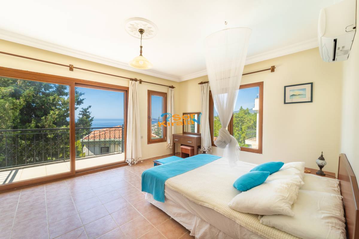 Kalkan Merkezde 4+1 Villa JASMİN